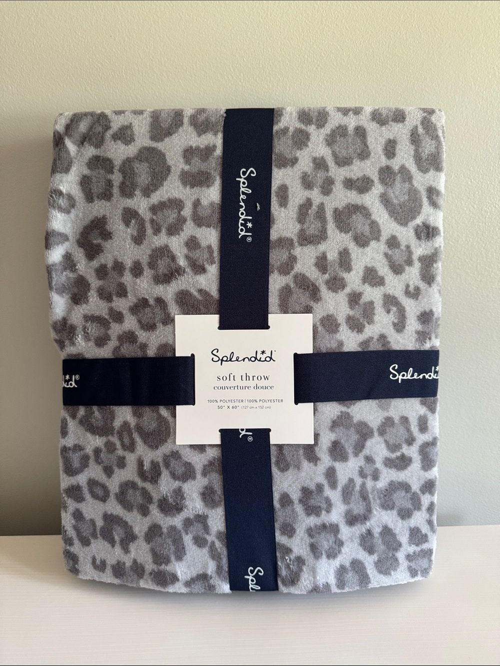 Splendid Gray Leopard Print Plush Throw